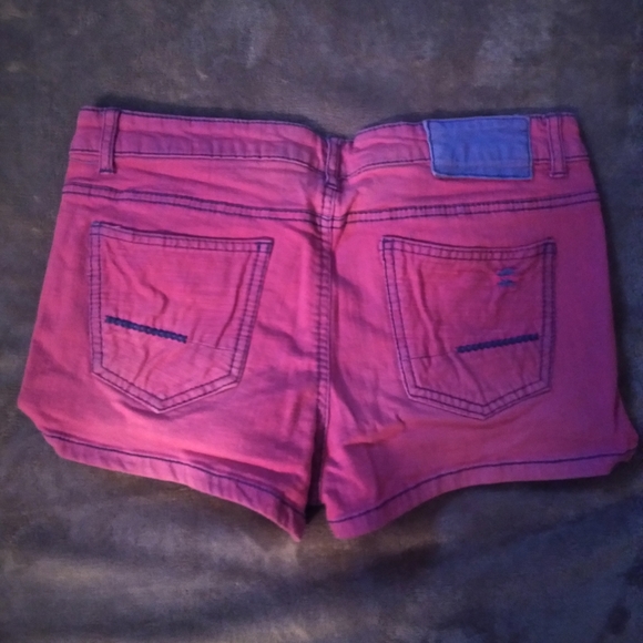 NB SHORTS - Picture 3 of 4